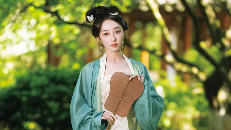 How a Historical Attire Becomes Modern Style