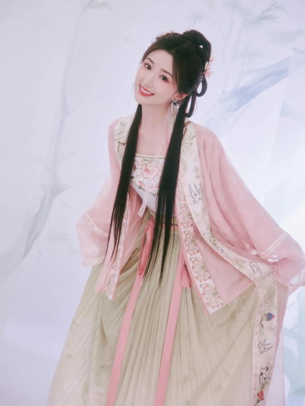 How a Historical Attire Becomes Modern Style