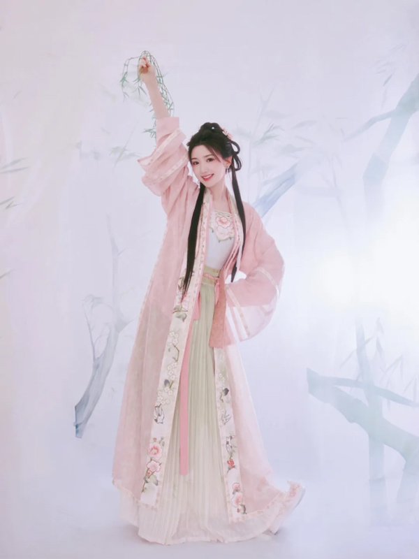 How a Historical Attire Becomes Modern Style