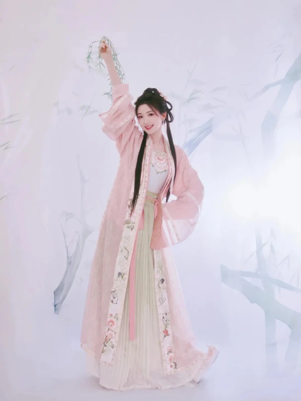 How a Historical Attire Becomes Modern Style