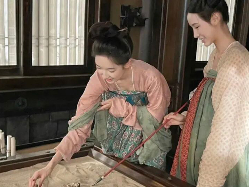 Reimagining Hanfu Through Wang Yuwen’s Viral Moment