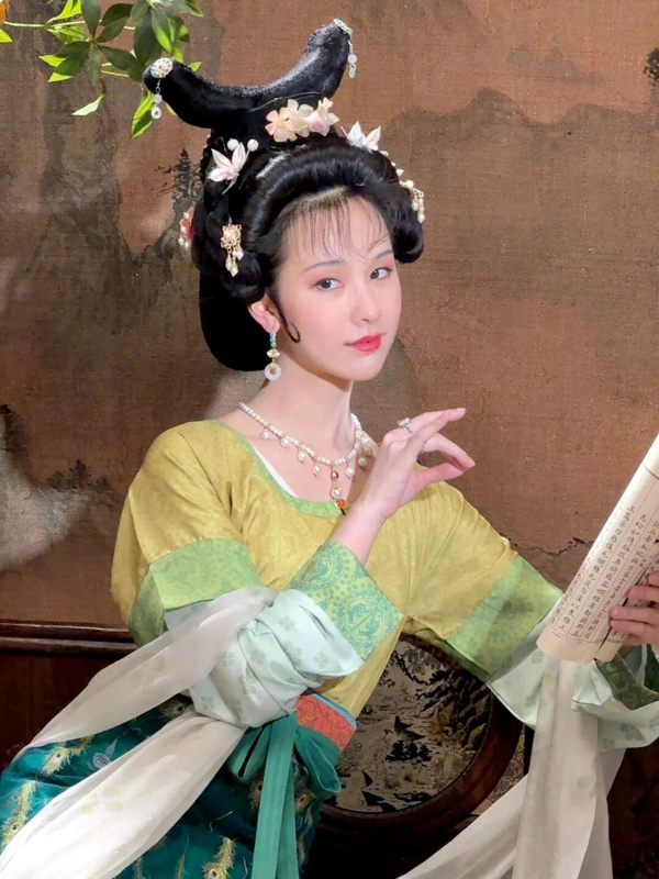 Tang Dynasty Hanfu: How Celebrities and Flattering Styles Win Hearts