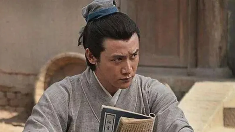What's the Story Behind Ju Jingyi's Head Scarf in Veil Of Shadows?