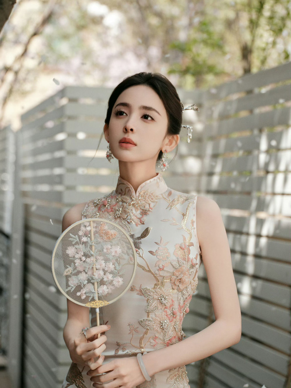 Why Is Gulnazar's Qipao Reviving 1920s Shanghai Glamour?