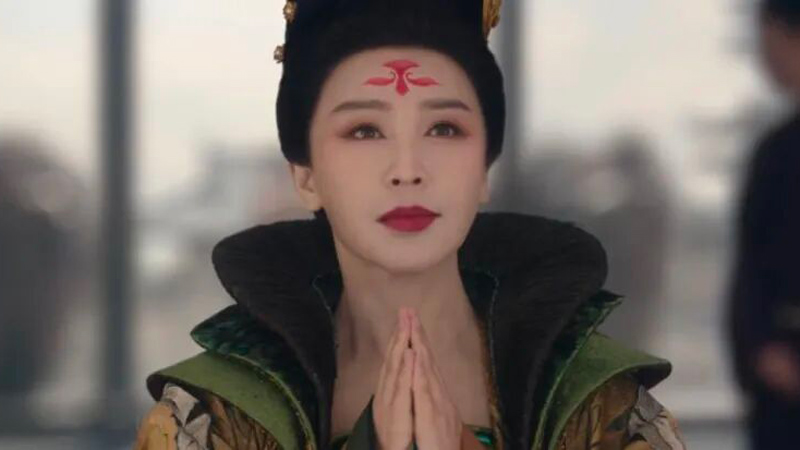 Why Princess's Forehead Ornament Stands Out