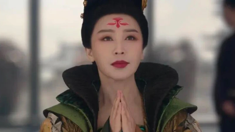 Why Princess's Forehead Ornament Stands Out
