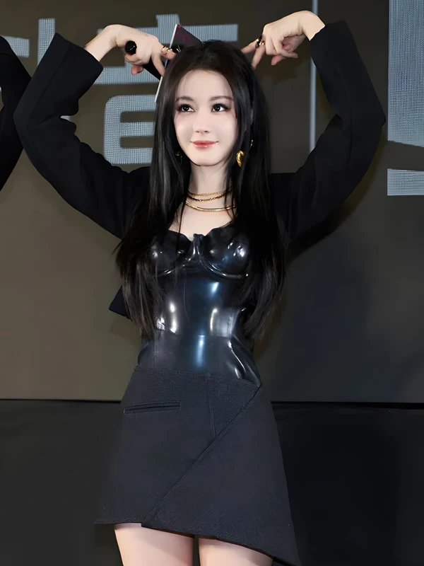 Dilraba’s All-Black Outfit Reshape Fashion Mastery