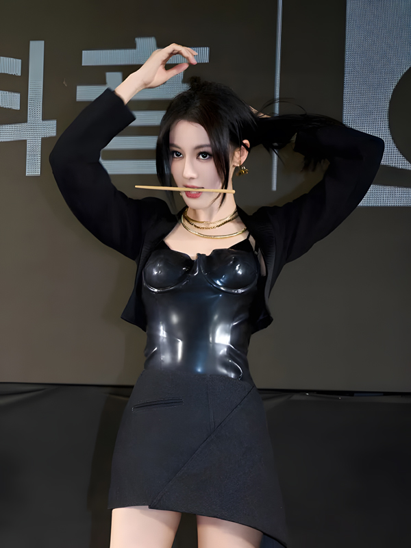 Dilraba’s All-Black Outfit Reshape Fashion Mastery