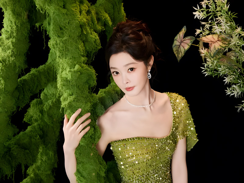 Has Song Yi Become Our Generation's Ethereal Style Muse?