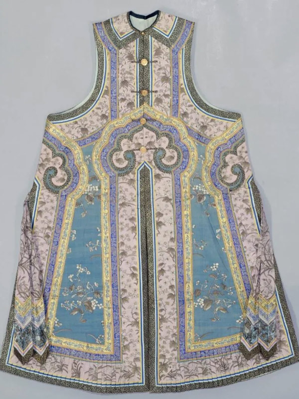 How Did a Humble Riding Jacket Become the Runway Star of the Ming Dynasty?