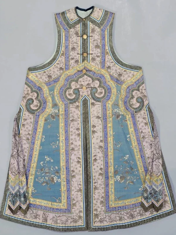 How Did a Humble Riding Jacket Become the Runway Star of the Ming Dynasty?