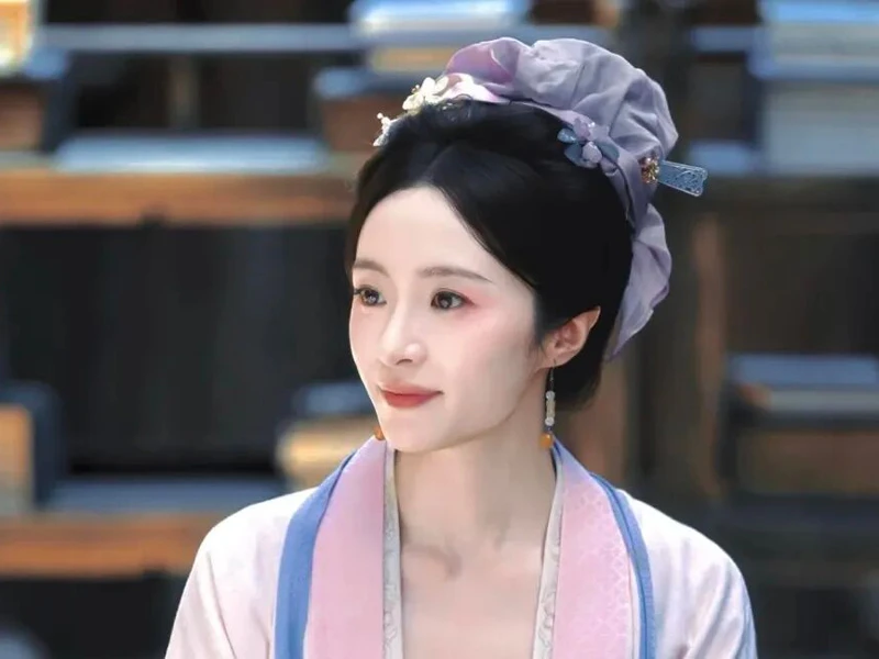 Hu Bingqing: Her Song Dynasty Baoji in Da Song Ci Ren Zhuan