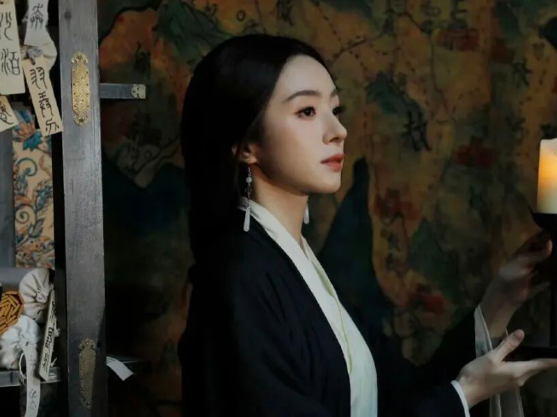 Hu Bingqing: Her Song Dynasty Baoji in Da Song Ci Ren Zhuan