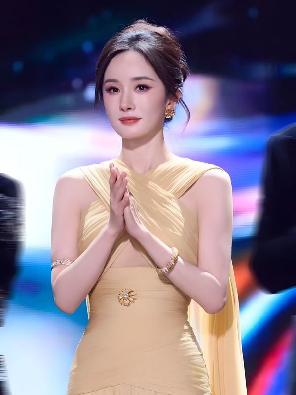 Is This Yang Mi's Most Powerful Red Carpet Look Yet?
