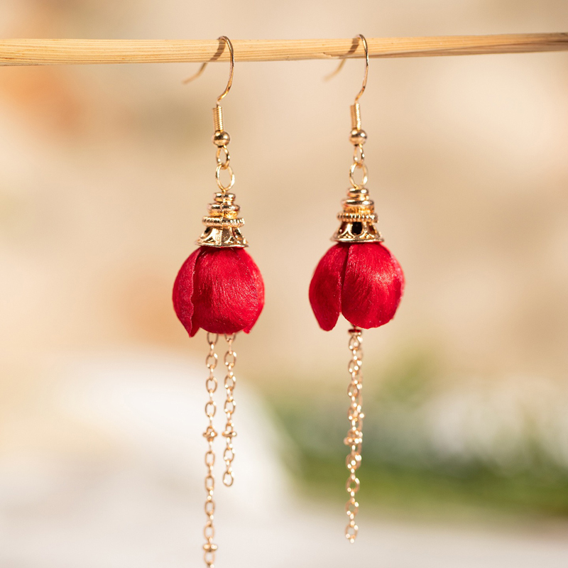 New-Handcrafted-Intangible-Cultural-Heritage-Silk-Earrings-Classic-Cheongsam-Red-Tassel-Earrings-1 Hanfu New Year Hair Accessory for Children Cherry Blossom Hair Clip with Red Petals