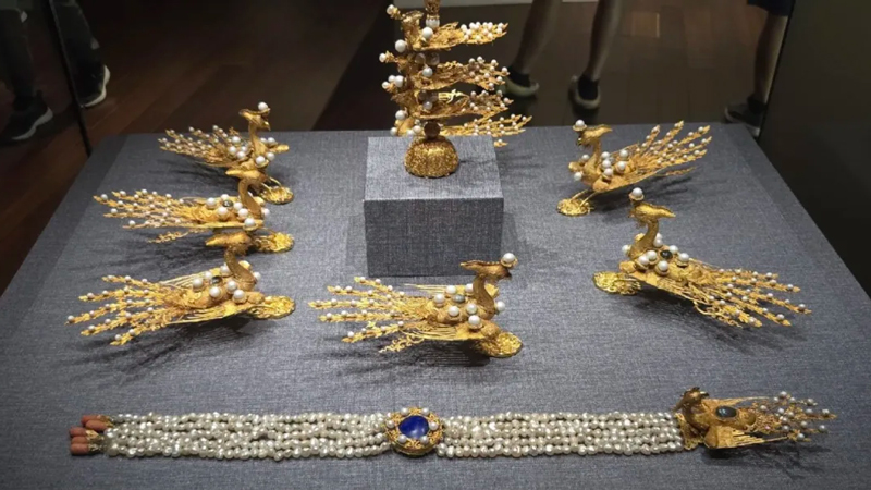 The Forbidden City's Pearls: Why Are They So Irregular and Unique?