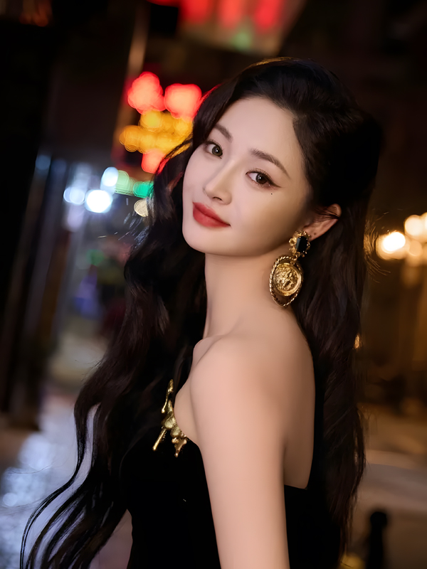 The Story Behind Zhou Jieqiong’s Head-Turning Style Pivot