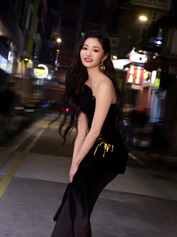 The Story Behind Zhou Jieqiong’s Head-Turning Style Pivot