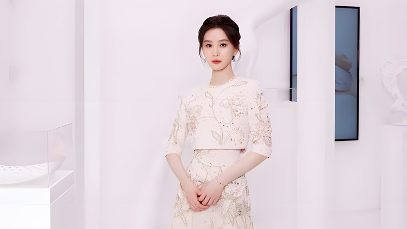 What Makes Liu Shishi’s Pink Tulle Gown a Modern Fairytale?