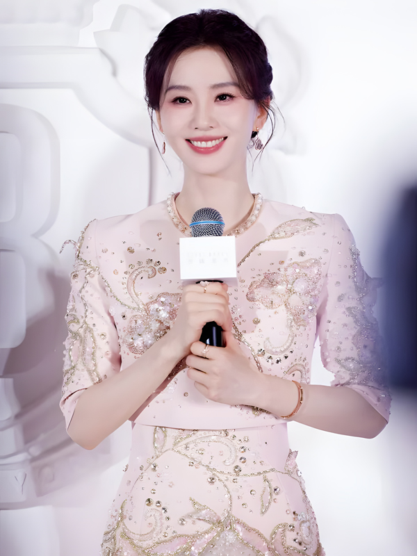 What Makes Liu Shishi’s Pink Tulle Gown a Modern Fairytale?