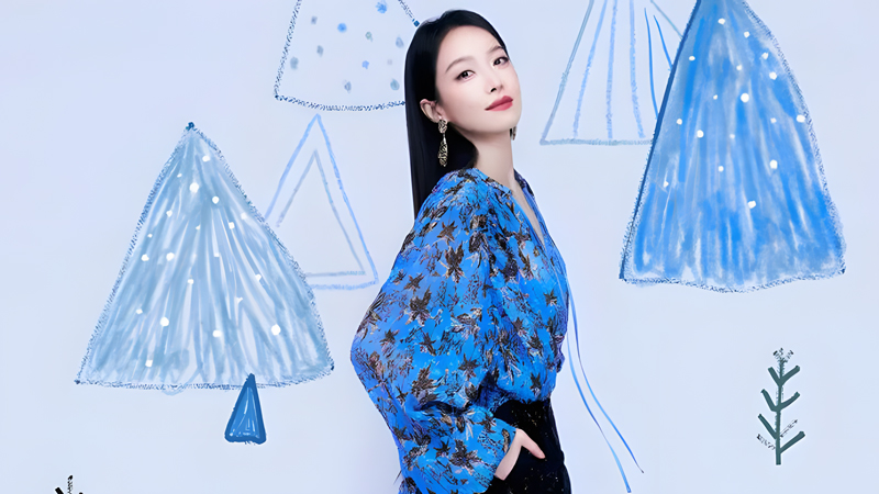 What Makes Song Qian's Bold Blue-and-Black Look So Electrifying?