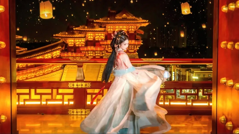 Winter Lights and Ancient Threads: A Hanfu Journey by Luoyang's Solstice