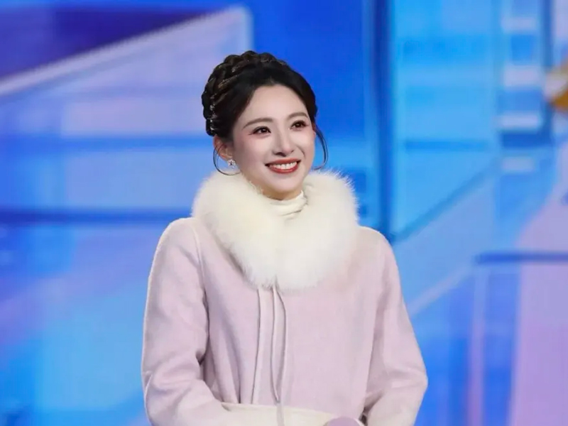 China’s Coziest Gala? The Surprising Star Accessory