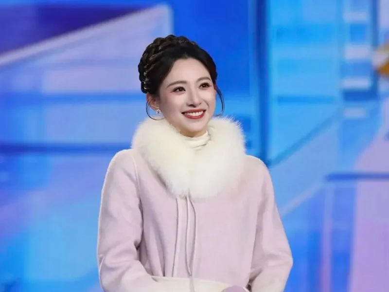 China’s Coziest Gala? The Surprising Star Accessory