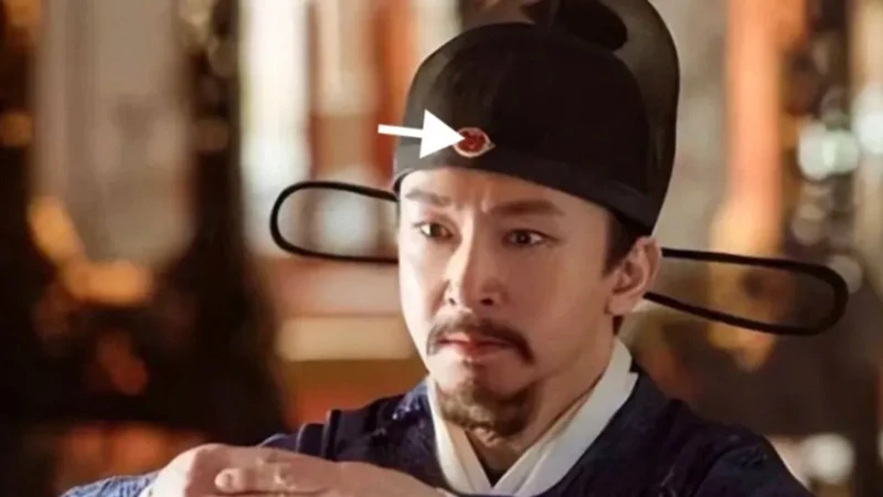 Did Ming Officials Really Wear Jeweled Hats?