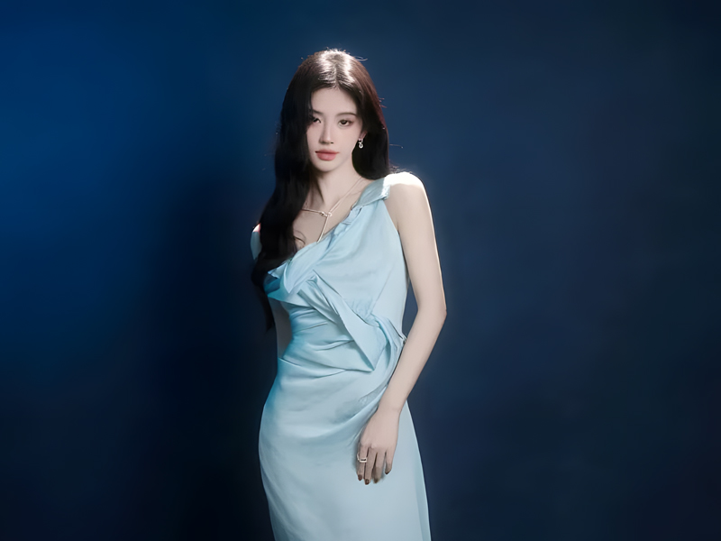 Ju Jingyi’s Ice-Blue Gown on the Red Carpet