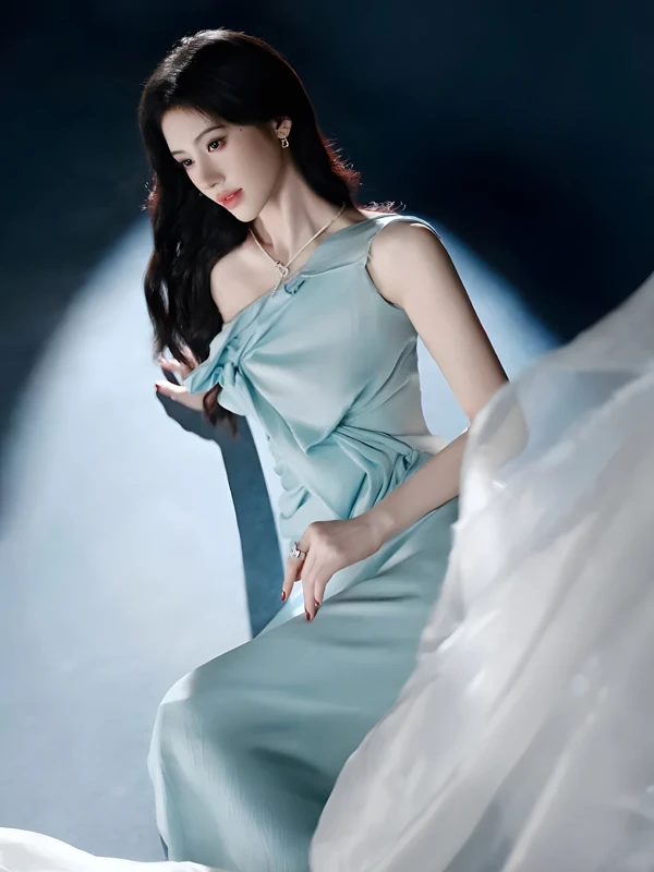 Ju Jingyi’s Ice-Blue Gown on the Red Carpet