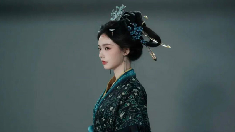 Lin Yun's Wei-Jin-Inspired Look in The Road to Glory