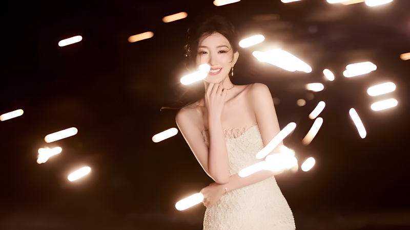 Mao Xiaotong’s Firework-Ready Gown