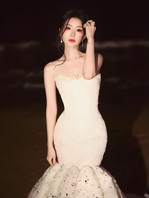 Mao Xiaotong’s Firework-Ready Gown