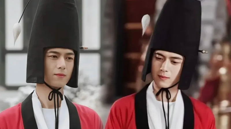 The Cat Teaser on Bai Yu's Head in Swords into Plowshares