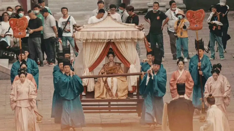 The Hidden Logic Behind Ancient Nobles' Ceremonial Robes