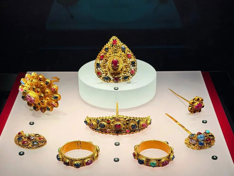 The Stage of Hair: Ming Dynasty Women's Crowning Glory