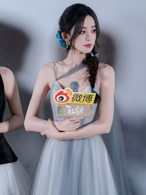 What Makes Na Zha's Misty Blue Gown So Ethereal?