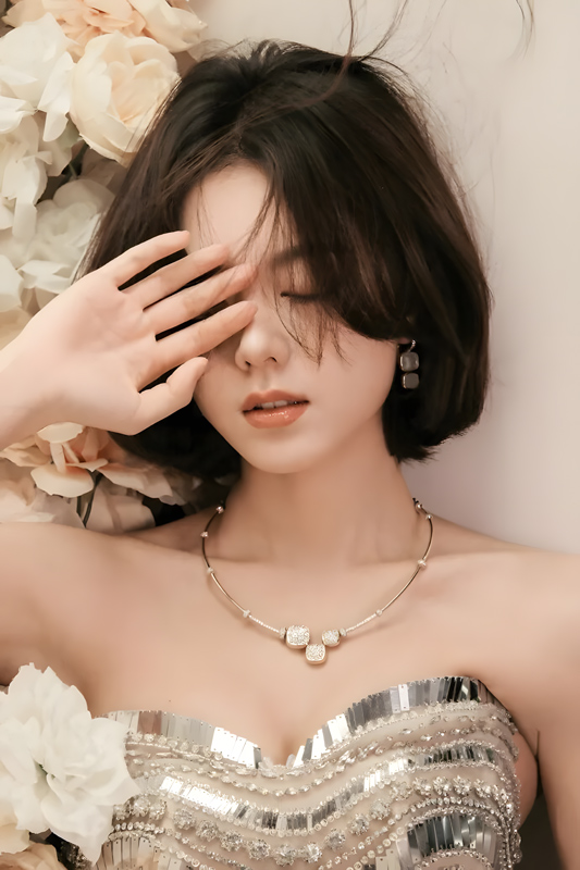 Zhao Jinmai Shines in Gold Scale Gown