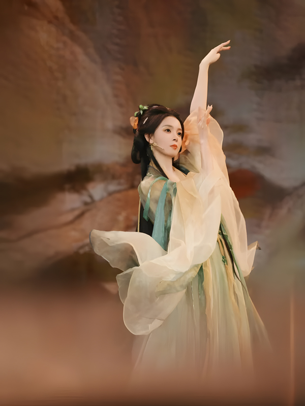 Chen Yao in Gradient Silk Gown and Gentle Bun
