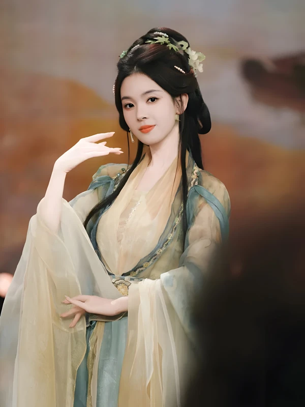 Chen Yao in Gradient Silk Gown and Gentle Bun