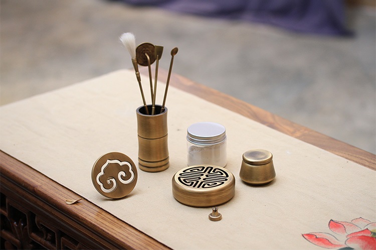 Exploring The Ancient History and Power of Fragrances