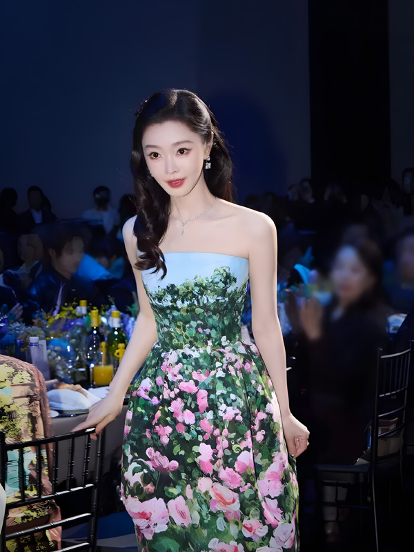 Song Yi Shines in a Peony-Embroidered Bandeau Gown