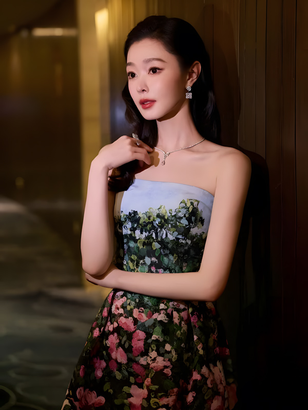 Song Yi Shines in a Peony-Embroidered Bandeau Gown
