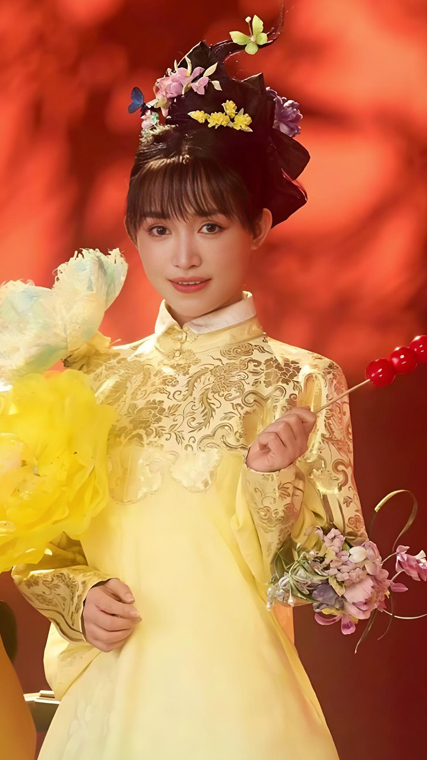 Traditional Hanfu Meets Modern Fashion on the Spring Festival Gala