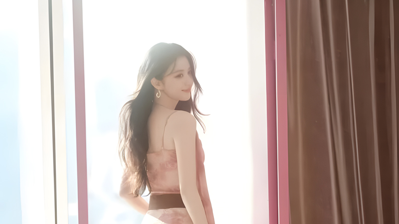 Wang Churan’s Fox Spirit Look Takes the Internet by Storm