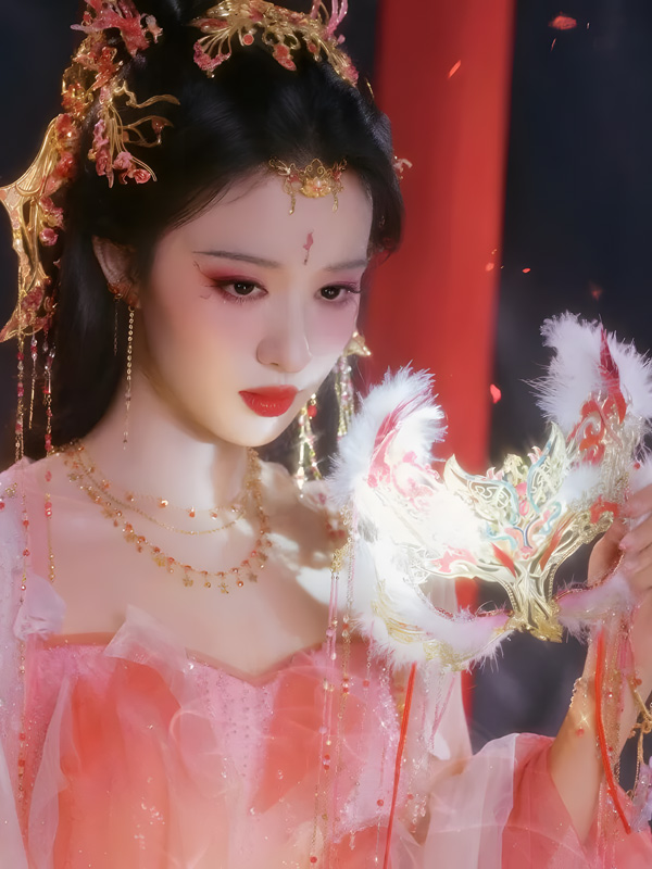 Wang Churan’s Stunning Ancient Style Shocks the Internet
