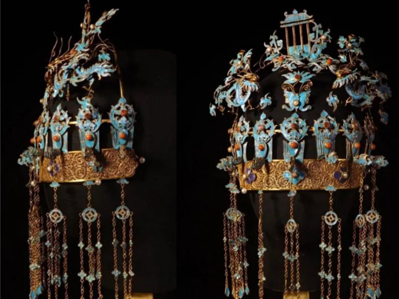 Why Bai Lu’s Ghost Bride Headdress Evokes Chinese Gothic Horror