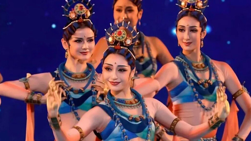 Why Gala’s Curly-Haired Feitian Sparks Debate