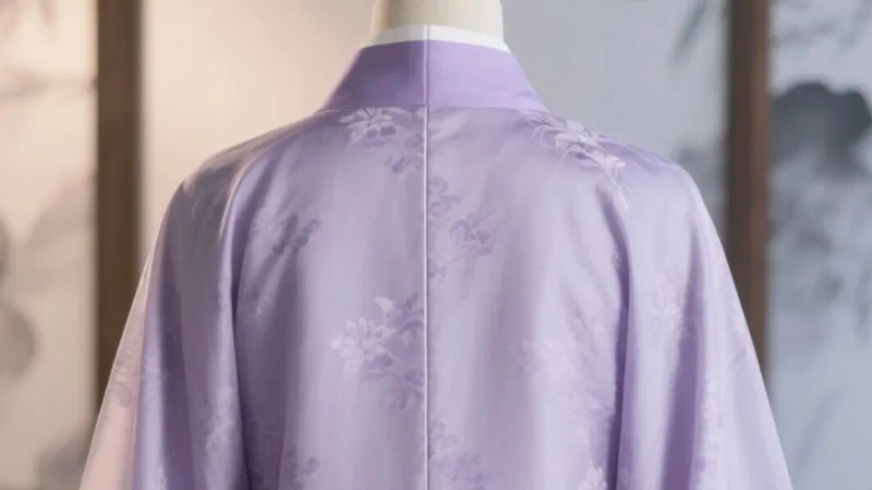 Why Hanfu’s Zhongfeng Endures—Beyond a Simple Stitch